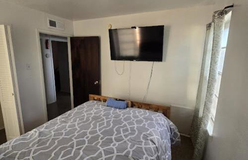 3BD, Pet Friendly House with Huge Backyard - Foto 16