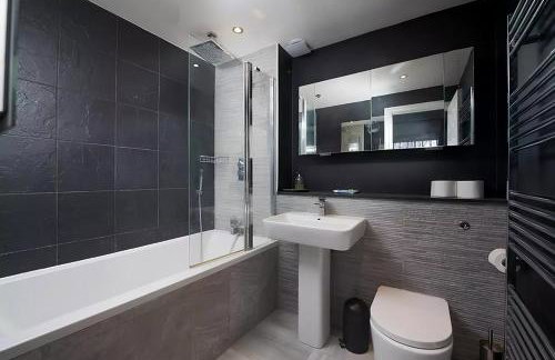 Spacious 2-bedroom Townhouse with Garden & Patio - Foto 12