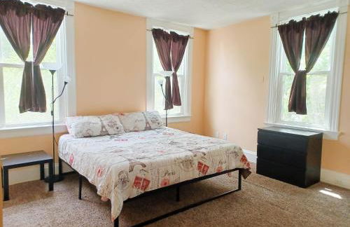 Huge 2 Bedroom House in the Heart of Northside! - Foto 1