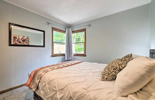 Northern Nights Beachfront Cottage in Kalkaska - Foto 17