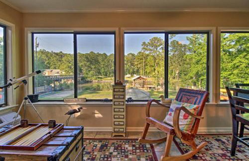 Waterfront Midway Home with Sunroom and Large Yard - Foto 3