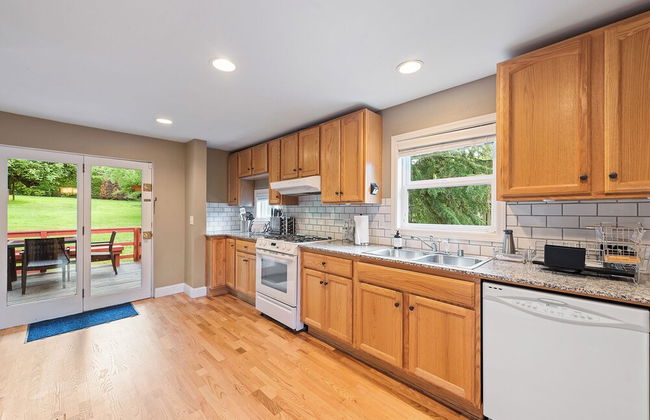 Private park in a cozy home next to I-90 huge yard - Foto 12