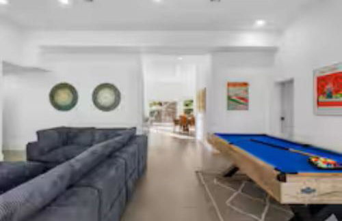 Unique Private Racing Track Villa in Miami Cinema - Foto 33