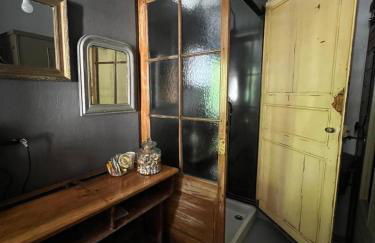 les chambres de pauline appartements avec climatisation et spa parking moto garage vélo - Foto 19