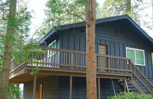 Beautiful Renovated Cozy Forest Home with Hot Tub in Crestline - Foto 28