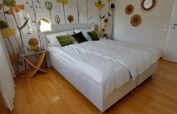 Helle Ferienwohnung mit Garten und Terrasse, direkt am Waldrand gelegen - Foto 8