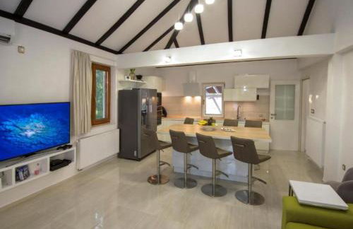 Villa Gabriel - Three Bedroom Villa with Outdoor Pool - Foto 3