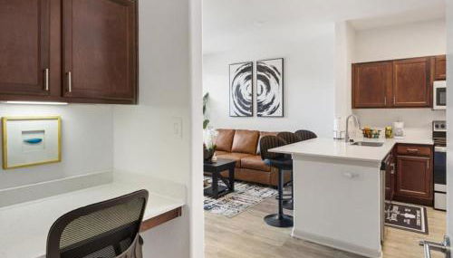 Luxury & Vibrant stay in Frisco with pool & gym - Foto 3