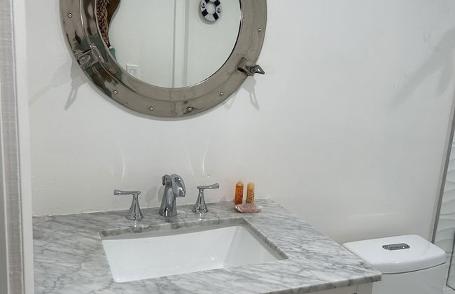 Beautiful Updated Stilted Home Makes For A Super Getaway. 3 Bedroom Home by RedAwning - Foto 21