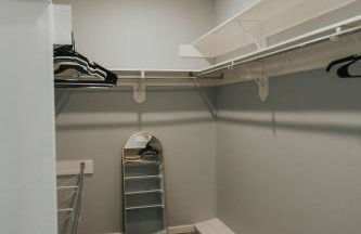 Beautiful Updated Home with Pool - Foto 7