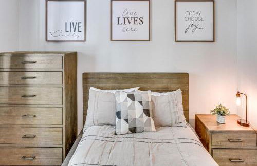 1 Mi to Lake Crestline Cabin with Deck and Gas Grill! - Foto 13