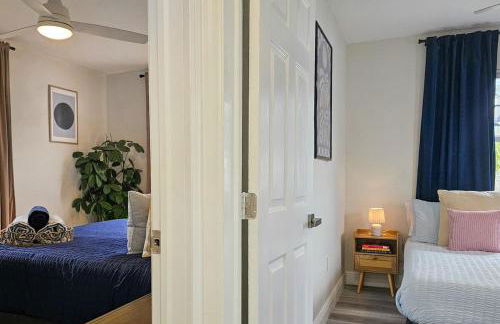 The Ruby - Hot Tub - King beds - Close to LMC - Foto 30