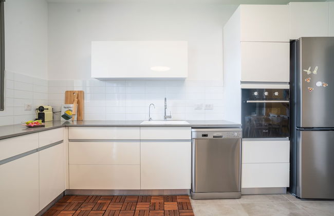 Vibrant Seaside Stay with Balcony by Sea N' Rent - Foto 19