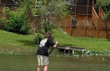 Knotty but Nice-sleeps 6-one minute to lake! - Foto 4