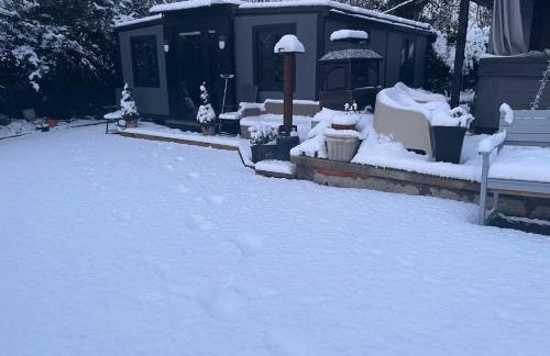 Sunset Retreat Cabin, Private Hot Tub with Mini Cinema Projector & Garden views - Foto 3