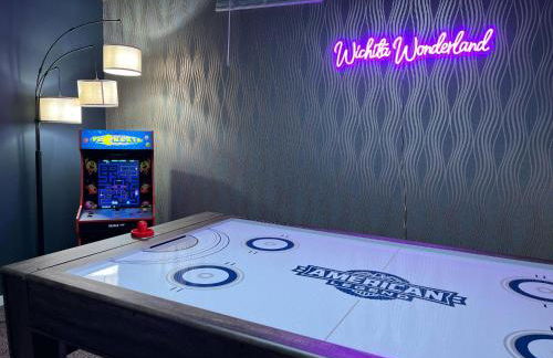 HotTub, Theater, Kings, & Firepit - NearWesley - Foto 40