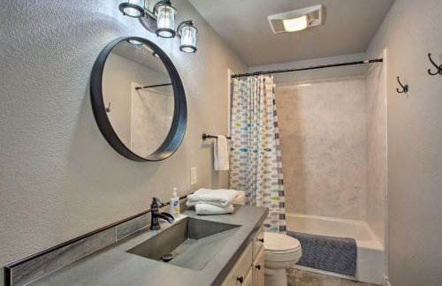 Holly Lake Retreat w/ 2 Community Pools & Yard - Foto 19