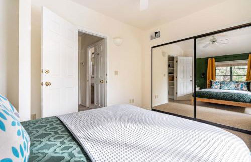 Vibrant 2BR DT Living, Stylish & Serene Stay - Foto 25