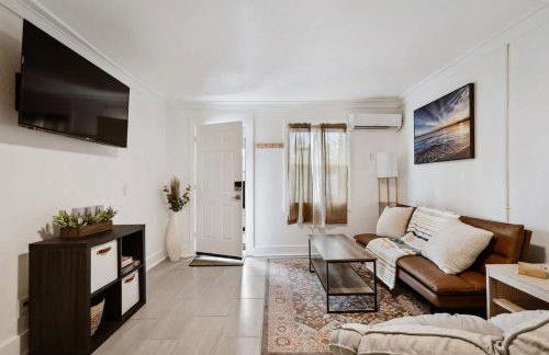 Pensacola Pad 1BR 1BA Modern - Foto 1