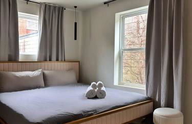 KING BED •Private Patio&Parking•Sophisticated Stay - Foto 8