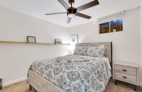 4BD Near DT | Hot Tub, Pingpong & Backyard Fun - Foto 15