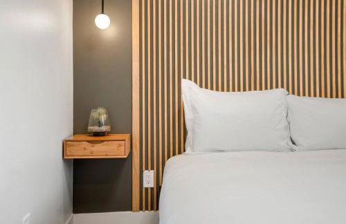 Smart Amenities & Modern Charm – Houston Studio! - Foto 22