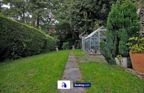 Spacious 3 BDR By Avalora Short Lets & Serviced Accommodation Queensway With Big Garden, Near Train Station, Airport & Large Driveway - Photo 38