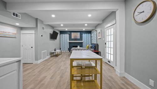 Modern Studio Retreat with Free Park - Foto 2