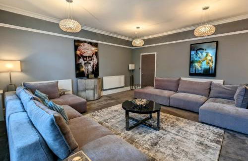 Robert Bolt House, Free Parking, 1 Minute to Metrolink - Photo 5