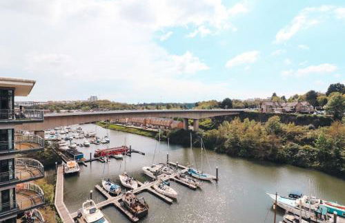 Bay View Apartment, by Solace Stays - Photo 16