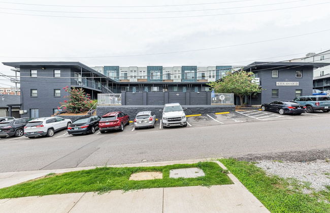 Trendy Studio for 4 w/ Community Pool! - Photo 22