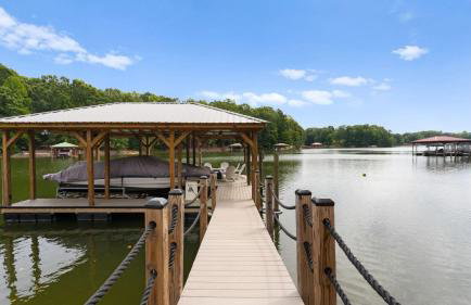 Whitetail Cove by Avantstay Lakefront w/ Pool + Private Dock Sleeps 20 - Foto 11