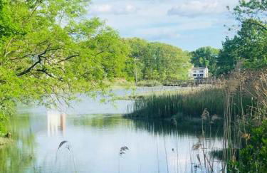 Stylish Victorian Beach House on pond - Foto 14