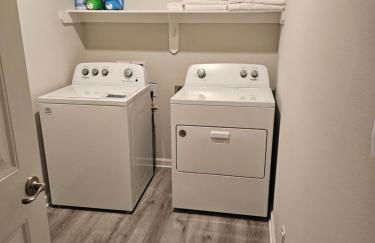 Spacious 4-bedroom house with WiFi, in peaceful Slidell with Lake in backyard - Foto 8