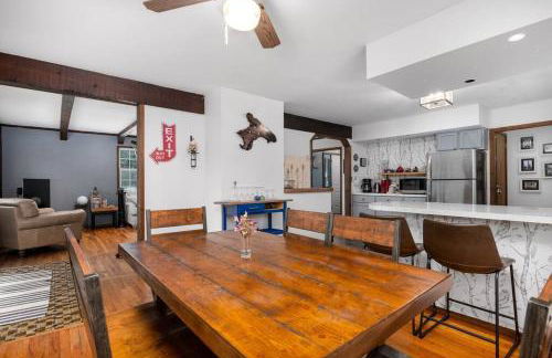 Breathtaking views. Hot tub. Huge Deck. Fast Wifi - Foto 18