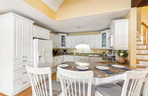 Exquisite 5-BR Estate on 7 Acres with Private Pond - Foto 15