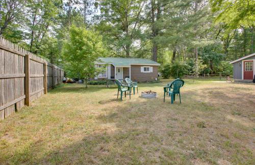 Updated Wellston Cabin, Walk to Lake Beach + Dock! - Foto 3