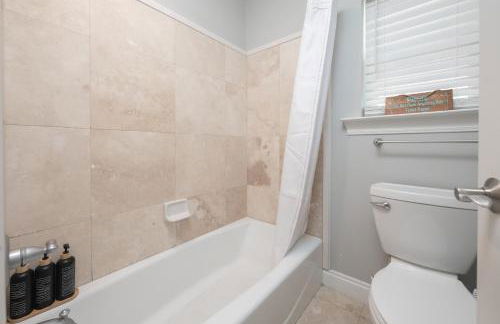 Beach Getaway for 15 A Few Steps from the Sand - Foto 59