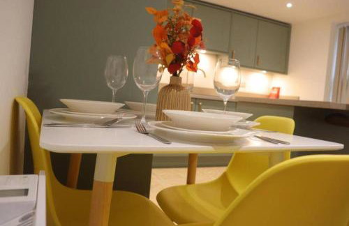 Huddersfield Lux 2 Bedroom Apartment & Opposite Train Station & City Centre - Foto 7