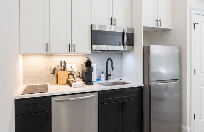 Sosuite 1BR Apt w W/d, Desk Alcove - Photo 32