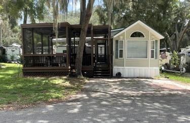 Wonderful Cottage Overlooking the Lake with Porch in Florida - Foto 1
