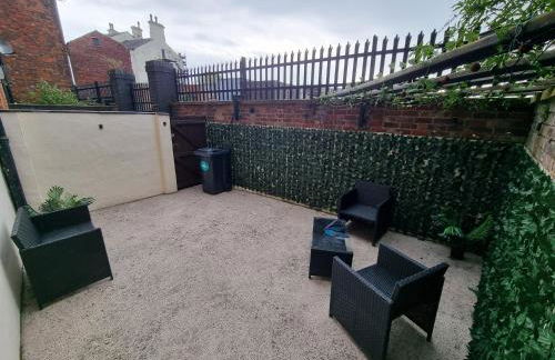 Spacious 2 bed appartment next to BAE with spa bath - Foto 12