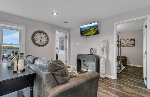 Renovated Lake Cabin with Fire Pit and Kayaks - Photo 38