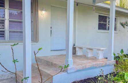 Tropical PoolHome Walk to Shops Near Beach - Foto 73