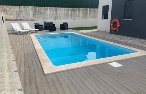 4 Bed Villa - Sleeps 8 - Pool - Garden - Parking - Foto 4