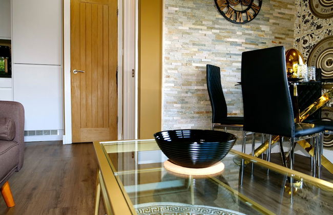 Ultra Deluxe Versace Apartment Near Sheffield - Photo 27