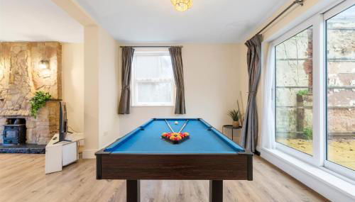 Spacious 6-Bed with Pool Table Desks in every room - Foto 3, Game Room