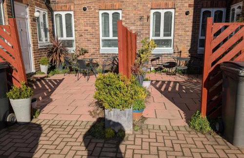 Apartment with Outside Patio and Car Space - Foto 2