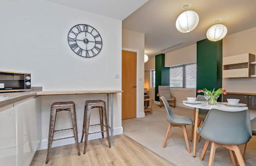PRIME CITY CENTRE MK STAY, Stylish Spacious Apartment, AIR CONDITIONG, Two bathrooms, FREE GATED ALLOCATED PARKING & Lift access - Foto 9