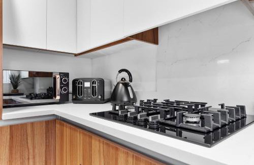 AC & Private Drive Stylish 4BR 5 Beds 8 Guests Wifi And Parking - Photo 19